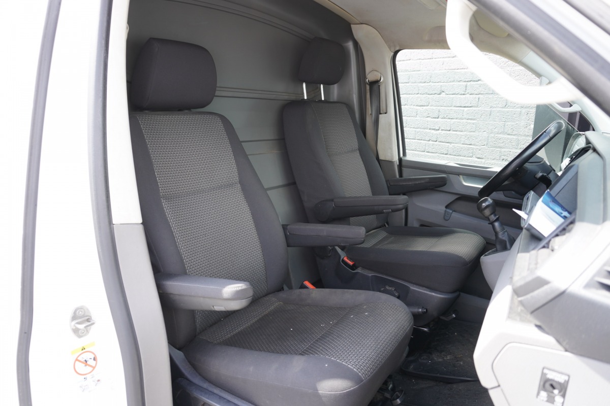 Volkswagen Transporter 2.0 TDI 150PK EURO 6 - Airco - Cruise - PDC - € 15.900,- Excl. Volkswagen Transporter 2.0 TDI 150PK EURO 6 - Airco - Cruise - PDC - € 15.900,- Excl.