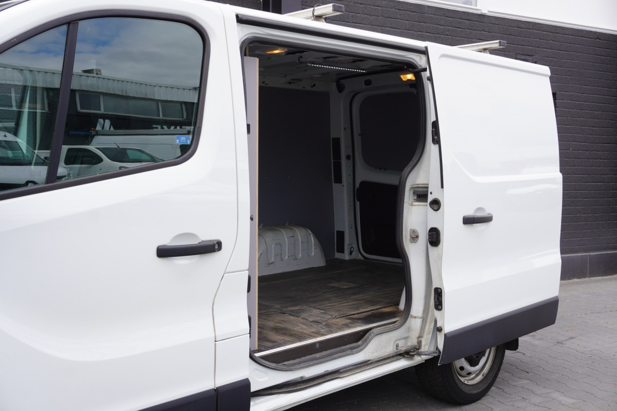 Renault Trafic 2.0 dCi 120PK EURO 6 - Airco - Cruise - PDC - €11.900,- Excl.
