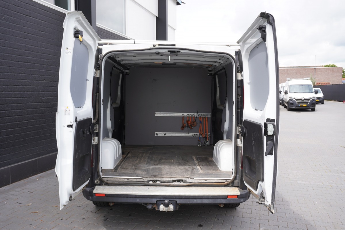 Renault Trafic 2.0 dCi 120PK EURO 6 - Airco - Cruise - PDC - €11.900,- Excl.