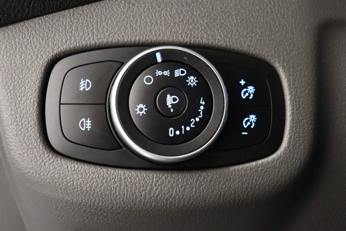 Ford Transit Connect 1.5 EcoBlue L2 Automaat - EURO 6 - Airco - Navi - Cruise - €8.900,- Excl. Ford Transit Connect 1.5 EcoBlue L2 Automaat - EURO 6 - Airco - Navi - Cruise - €8.900,- Excl.