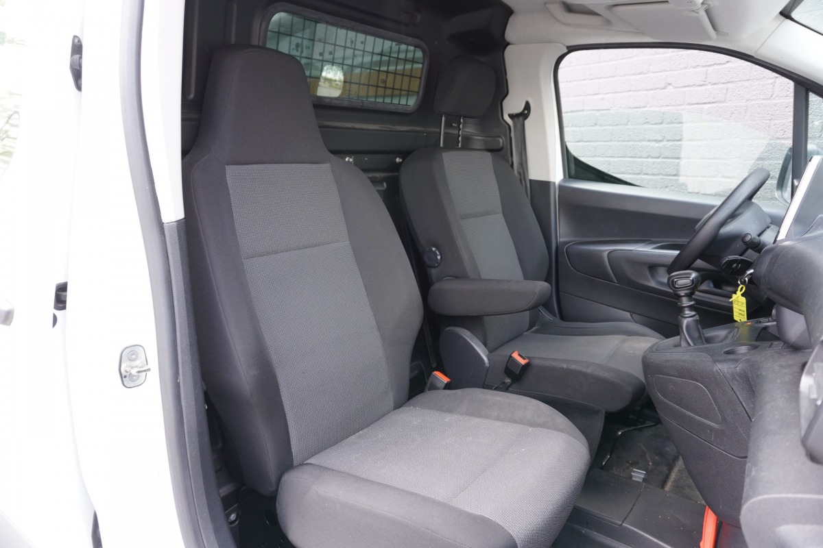 Peugeot Partner 1.2 PureTech 110PK Benzine! EURO 6 - Airco - Navi - Cruise - €12.499,- Excl.