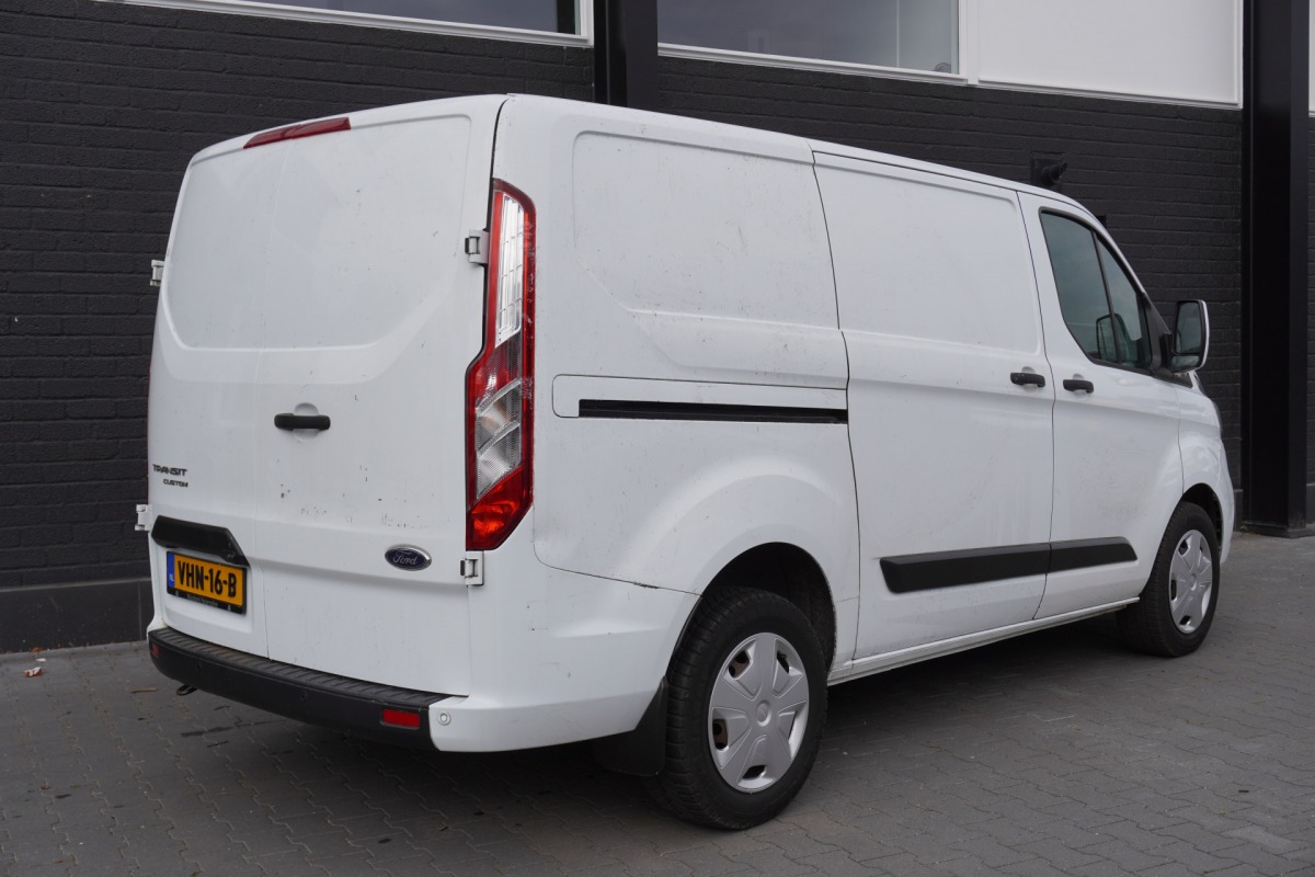 Ford Transit Custom 2.0 TDCI 130PK Automaat EURO 6 - Airco - Cruise - Camera - €11.900,- Excl. Ford Transit Custom 2.0 TDCI 130PK Automaat EURO 6 - Airco - Cruise - Camera - €11.900,- Excl.