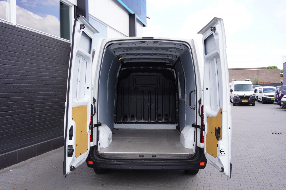 Opel Movano 2.3 Turbo L2H2 135PK EURO 6 - A/C Climate - Cruise - Camera - €13.900,- Excl.