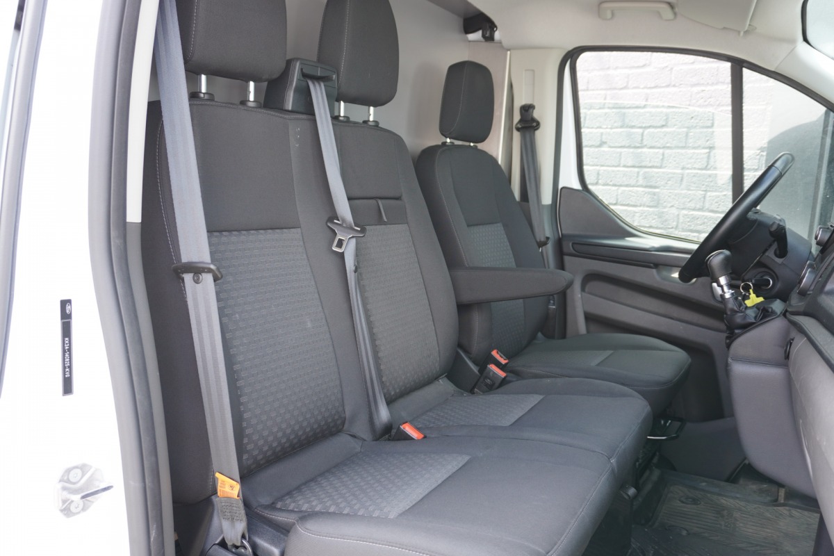Ford Transit Custom 2.0 TDCI 130PK L2 EURO 6 - Airco - Navi - Cruise - €14.900,- Excl.