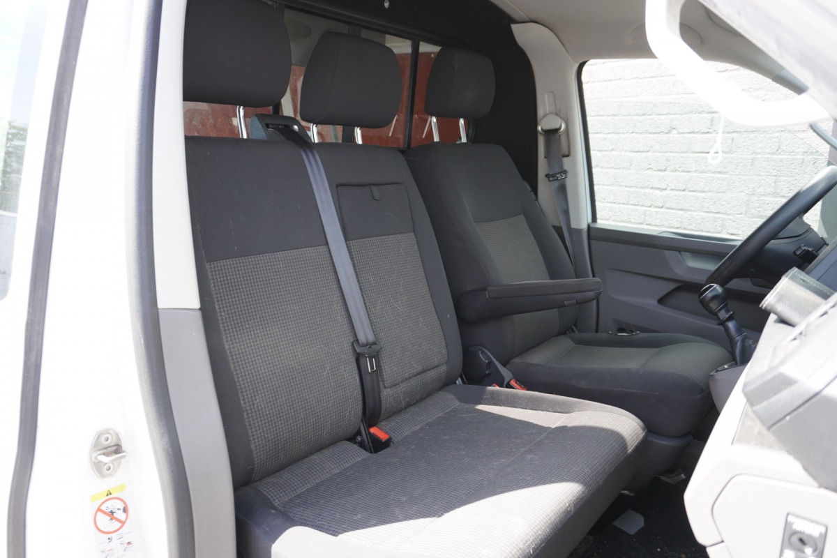 Volkswagen Transporter 2.0 TDI EURO 6 - Airco - Navi - PDC - €13.950,- Excl.