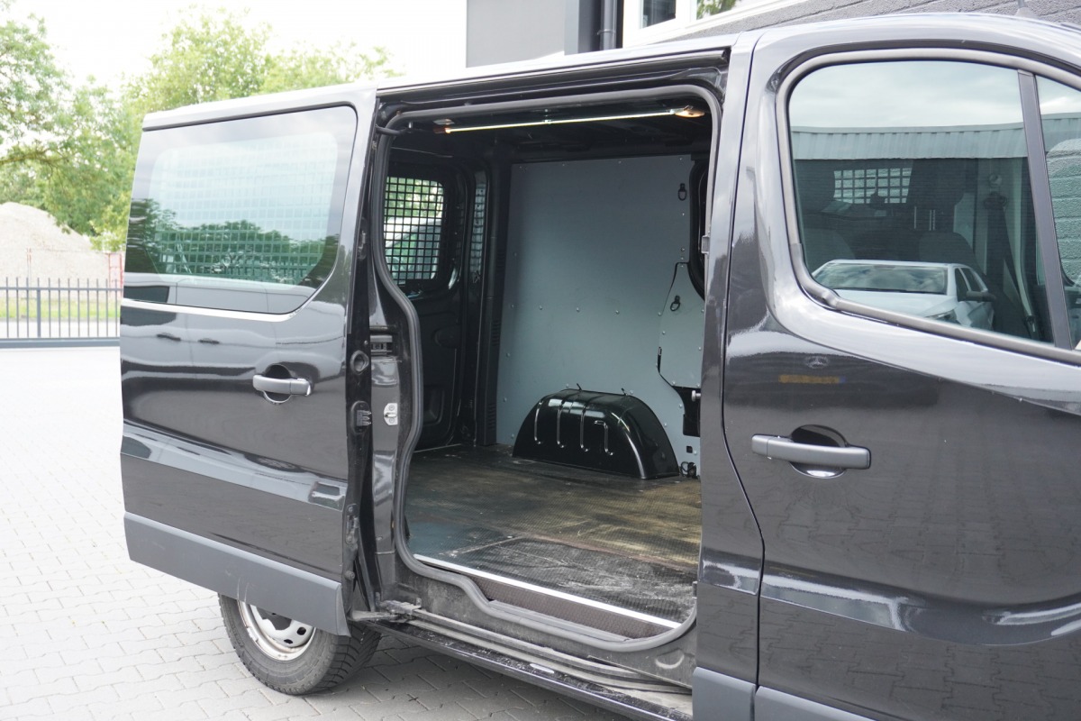 Renault Trafic 2.0 dCi 145PK Automaat 2x Schuifdeur EURO 6 - Airco  - Navi - Cruise - €17.950,- Excl.