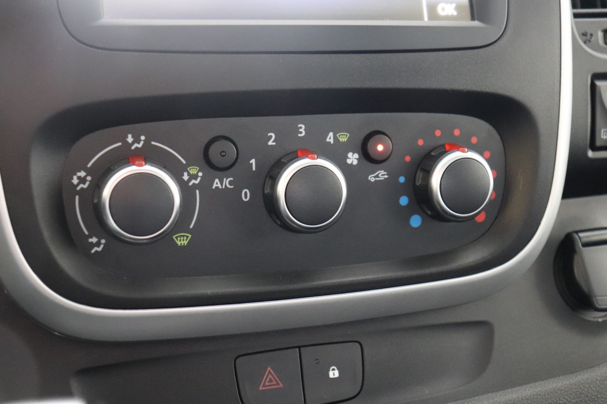 Renault Trafic 2.0 dCi 145PK Automaat 2x Schuifdeur EURO 6 - Airco - Navi - Cruise - €17.950,- Excl. Renault Trafic 2.0 dCi 145PK Automaat 2x Schuifdeur EURO 6 - Airco - Navi - Cruise - €17.950,- Excl.