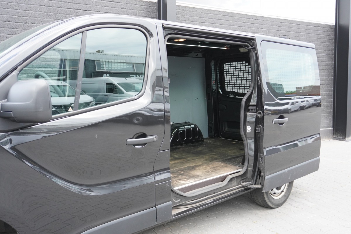 Renault Trafic 2.0 dCi 145PK Automaat 2x Schuifdeur EURO 6 - Airco  - Navi - Cruise - €17.950,- Excl.