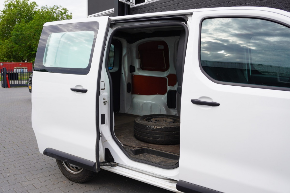 Peugeot Expert 2.0 BlueHDI 122PK Automaat EURO 6 - Airco - Cruise - PDC - €11.900,- Excl.