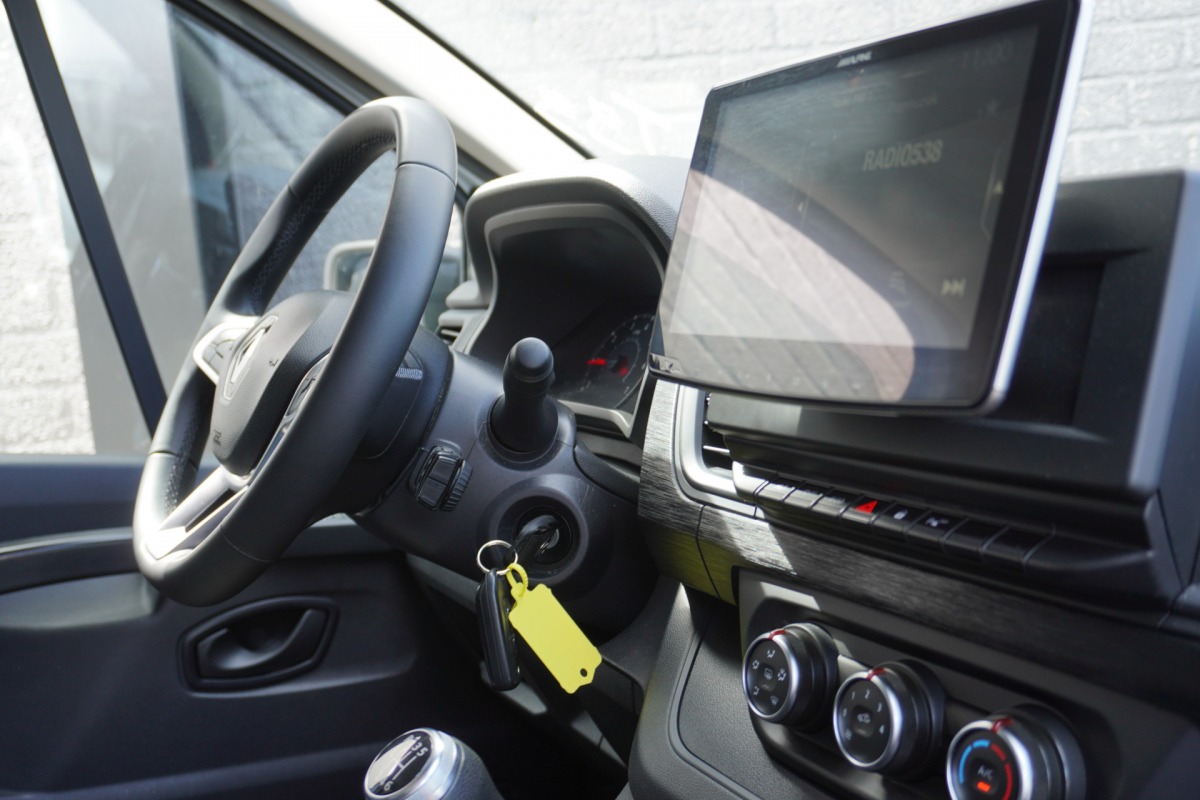 Renault Trafic 2.0 dCi 110PK EURO 6 - Airco - Navi - Cruise - €15.900,- Excl. Renault Trafic 2.0 dCi 110PK EURO 6 - Airco - Navi - Cruise - €15.900,- Excl.