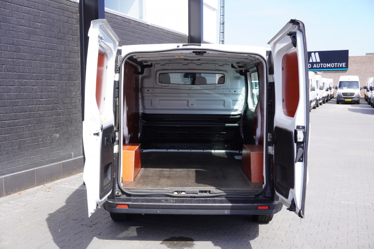 Renault Trafic 2.0 dCi 110PK EURO 6 - Airco - Navi - Cruise - €15.900,- Excl. Renault Trafic 2.0 dCi 110PK EURO 6 - Airco - Navi - Cruise - €15.900,- Excl.