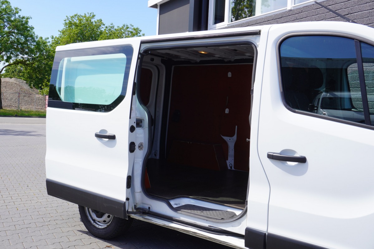 Renault Trafic 2.0 dCi 110PK EURO 6 - Airco - Navi - Cruise - €15.900,- Excl. Renault Trafic 2.0 dCi 110PK EURO 6 - Airco - Navi - Cruise - €15.900,- Excl.