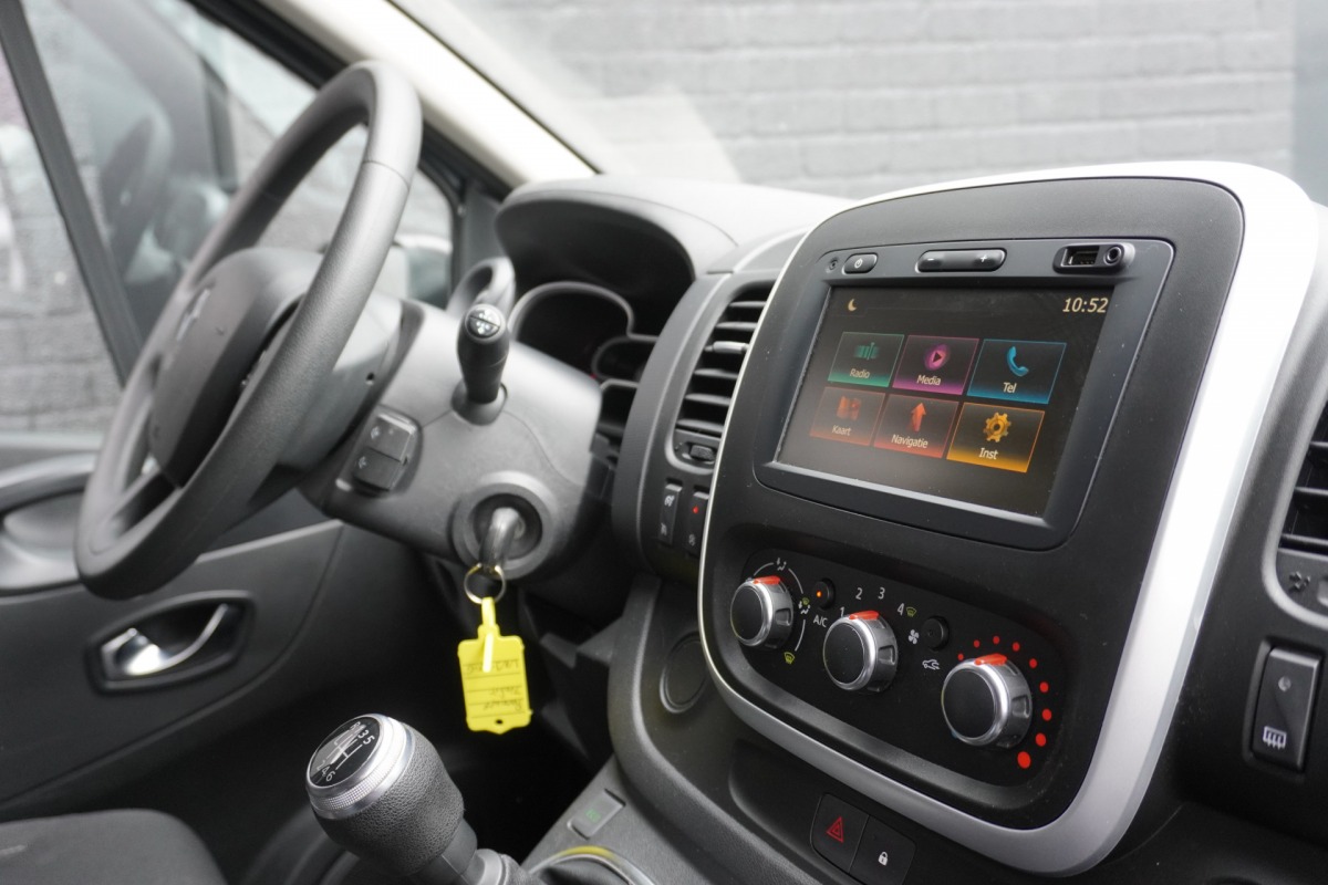 Renault Trafic 2.0 dCi 120PK - EURO 6 - Airco - Navi - Cruise - €12.900,- Excl. Renault Trafic 2.0 dCi 120PK - EURO 6 - Airco - Navi - Cruise - €12.900,- Excl.