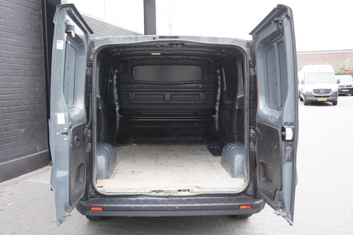 Renault Trafic 2.0 dCi 120PK - EURO 6 - Airco - Navi - Cruise - €12.900,- Excl. Renault Trafic 2.0 dCi 120PK - EURO 6 - Airco - Navi - Cruise - €12.900,- Excl.