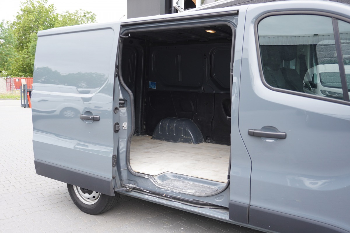 Renault Trafic 2.0 dCi 120PK - EURO 6 - Airco - Navi - Cruise - €12.900,- Excl. Renault Trafic 2.0 dCi 120PK - EURO 6 - Airco - Navi - Cruise - €12.900,- Excl.