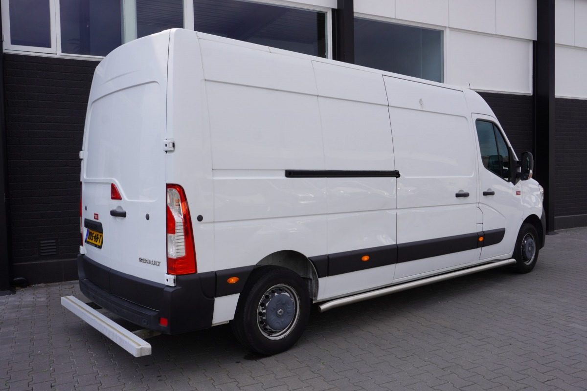Renault Master 2.3 dCi 150PK L3H2 EURO 6 - Airco - Navi - Cruise - €18.950,- Excl. Renault Master 2.3 dCi 150PK L3H2 EURO 6 - Airco - Navi - Cruise - €18.950,- Excl.
