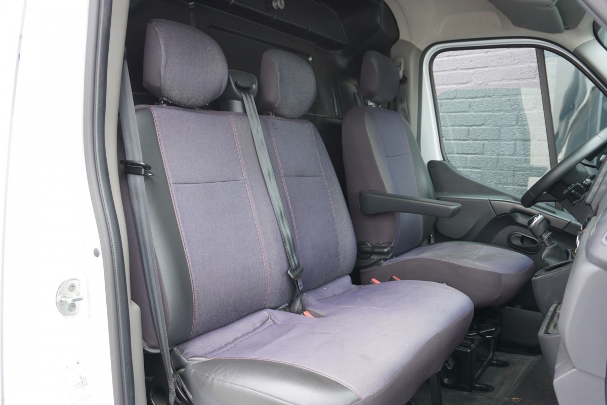 Renault Master 2.3 dCi 150PK L3H2 EURO 6 - Airco - Navi - Cruise - €18.950,- Excl. Renault Master 2.3 dCi 150PK L3H2 EURO 6 - Airco - Navi - Cruise - €18.950,- Excl.