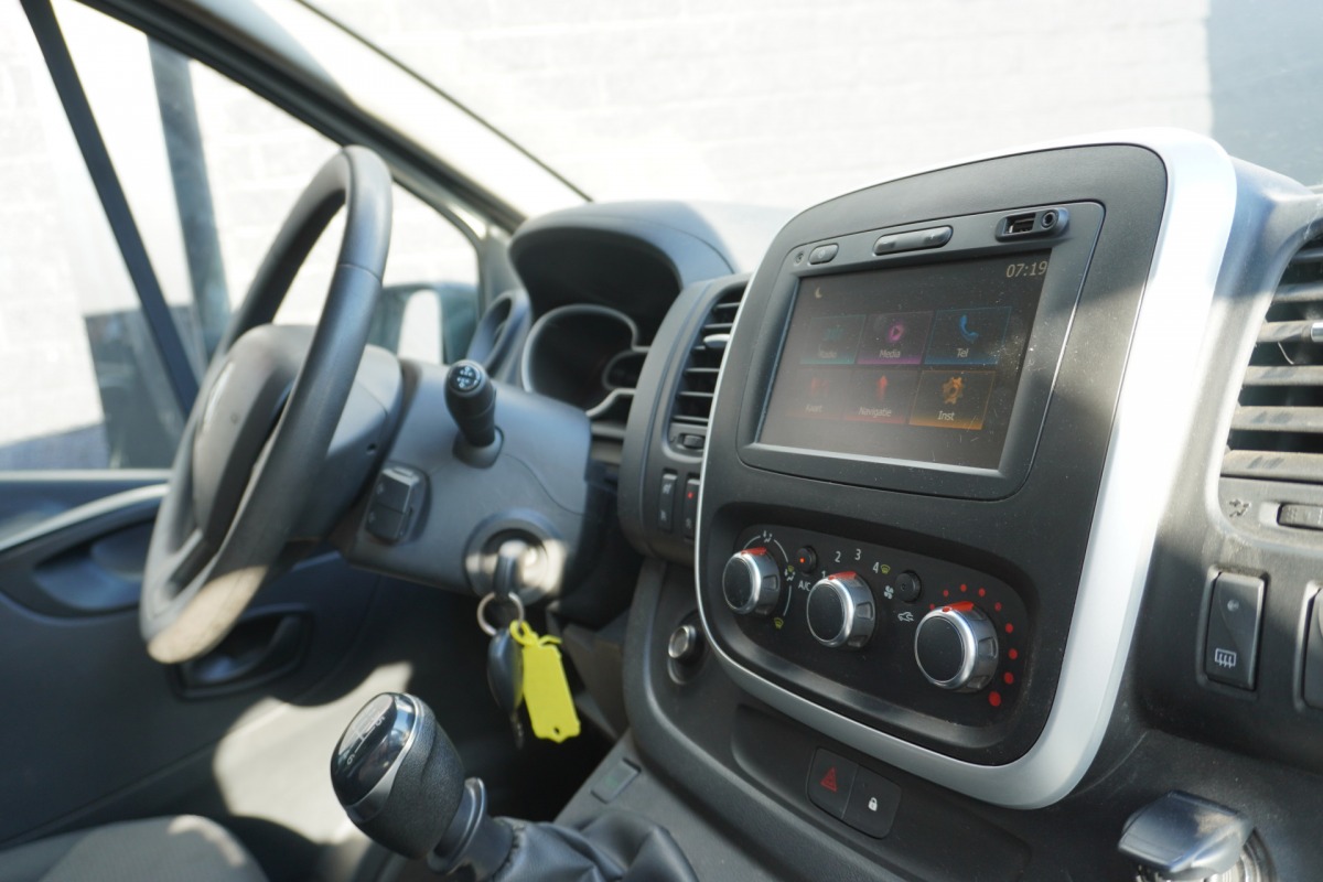 Renault Trafic 2.0 dCi 120PK - EURO 6 - Airco - Navi - Cruise - €11.950,- Excl. Renault Trafic 2.0 dCi 120PK - EURO 6 - Airco - Navi - Cruise - €11.950,- Excl.