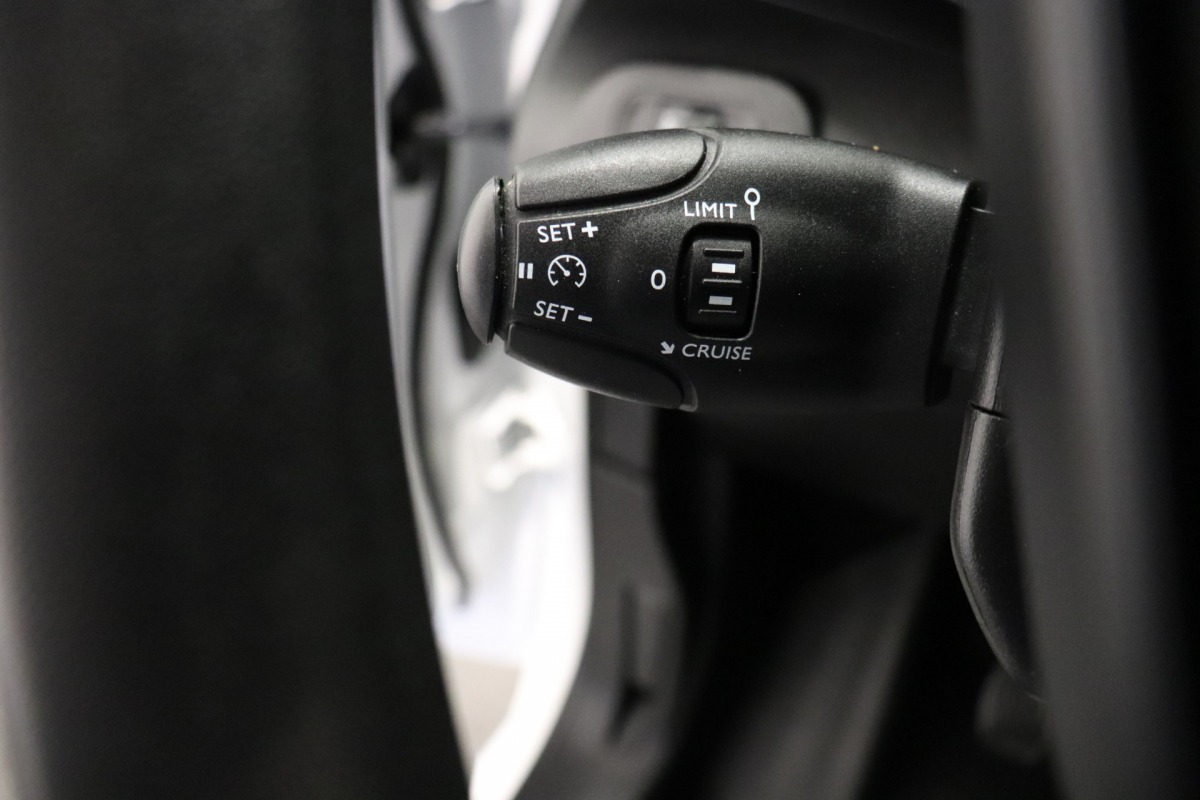 Peugeot Partner 1.2 110PK Benzine - Airco - Navi - Cruise - € 10.900,- Excl.