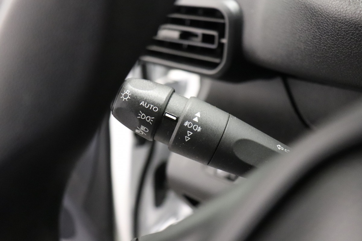 Peugeot Partner 1.2 110PK Benzine - Airco - Navi - Cruise - € 10.900,- Excl.