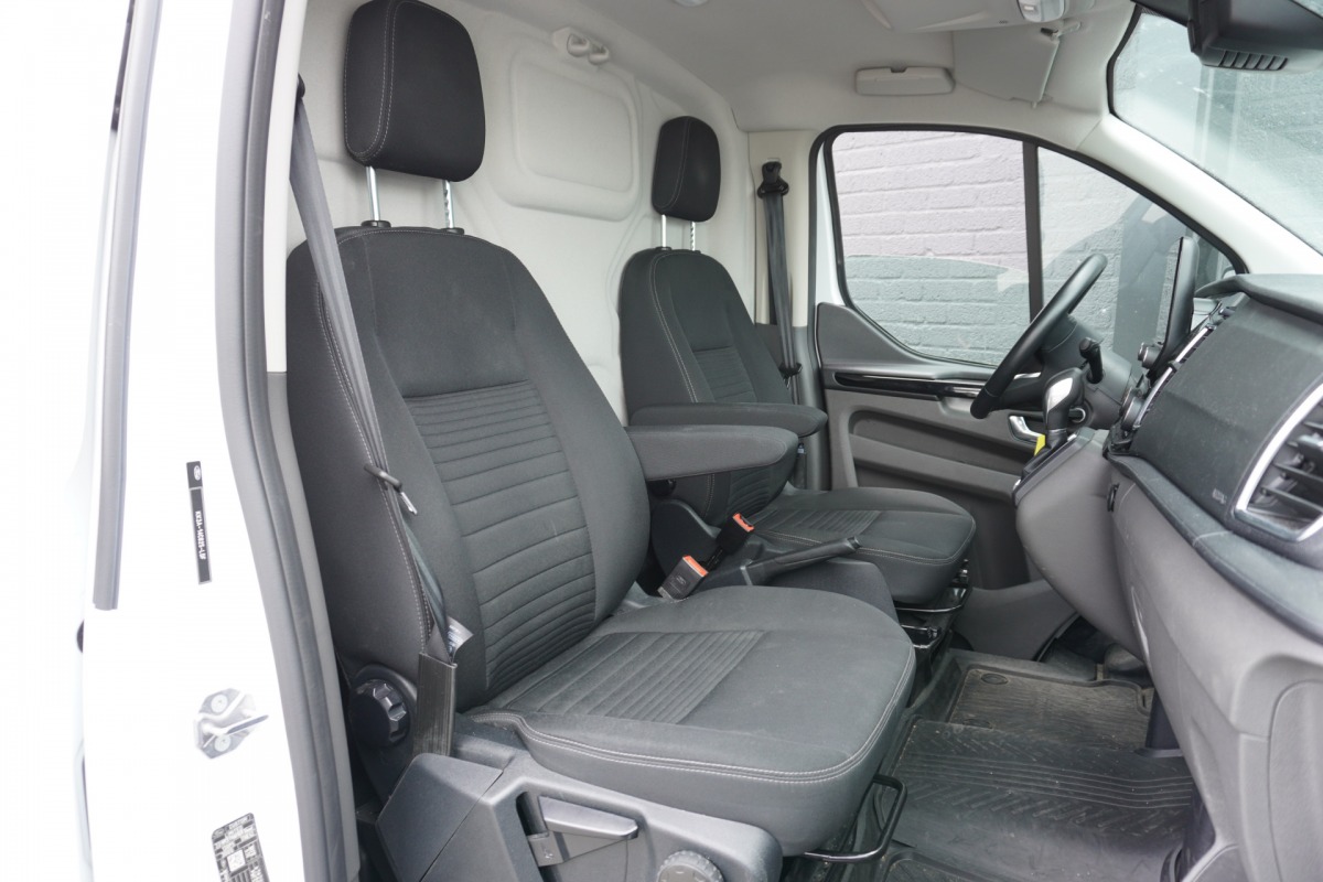Ford Transit Custom 2.0 TDCI 130PK Automaat EURO 6 - Airco - Navi - Cruise - Camera - € 19.950,- Excl. Ford Transit Custom 2.0 TDCI 130PK Automaat EURO 6 - Airco - Navi - Cruise - Camera - € 19.950,- Excl.