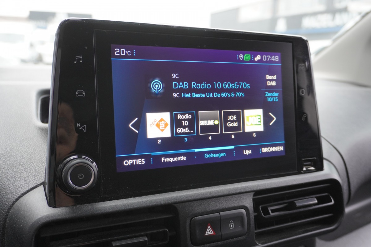 Peugeot Partner 1.2 PureTech 110Pk Benzine - Airco - Navi - Cruise - € 12.499,- Excl. Peugeot Partner 1.2 PureTech 110Pk Benzine - Airco - Navi - Cruise - € 12.499,- Excl.