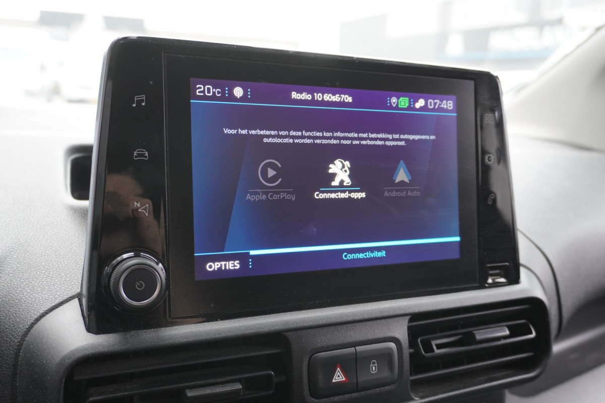 Peugeot Partner 1.2 PureTech 110Pk Benzine - Airco - Navi - Cruise - € 12.499,- Excl. Peugeot Partner 1.2 PureTech 110Pk Benzine - Airco - Navi - Cruise - € 12.499,- Excl.