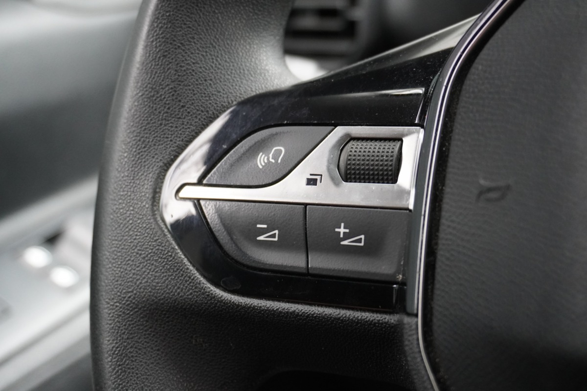 Peugeot Partner 1.2 PureTech 110Pk Benzine - Airco - Navi - Cruise - € 12.499,- Excl. Peugeot Partner 1.2 PureTech 110Pk Benzine - Airco - Navi - Cruise - € 12.499,- Excl.