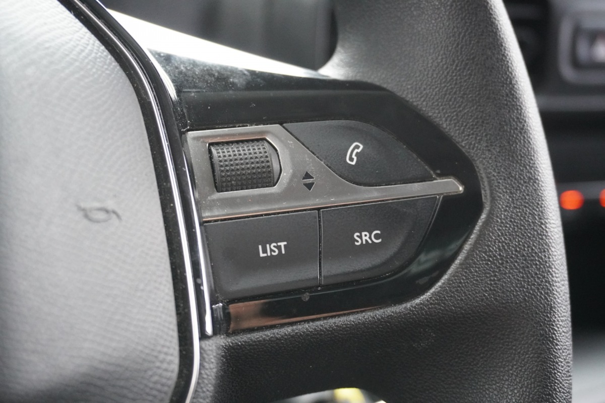 Peugeot Partner 1.2 PureTech 110Pk Benzine - Airco - Navi - Cruise - € 12.499,- Excl. Peugeot Partner 1.2 PureTech 110Pk Benzine - Airco - Navi - Cruise - € 12.499,- Excl.
