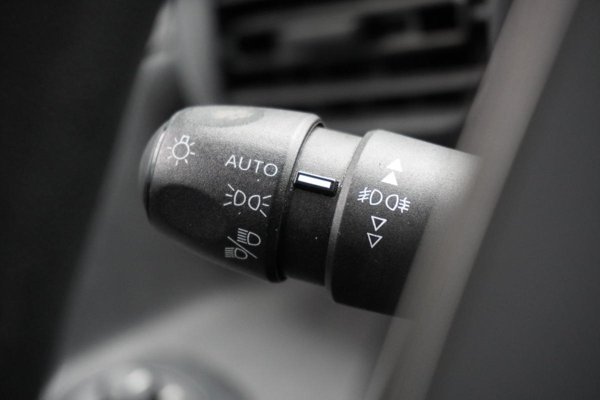 Peugeot Partner 1.2 PureTech 110Pk Benzine - Airco - Navi - Cruise - € 12.499,- Excl. Peugeot Partner 1.2 PureTech 110Pk Benzine - Airco - Navi - Cruise - € 12.499,- Excl.