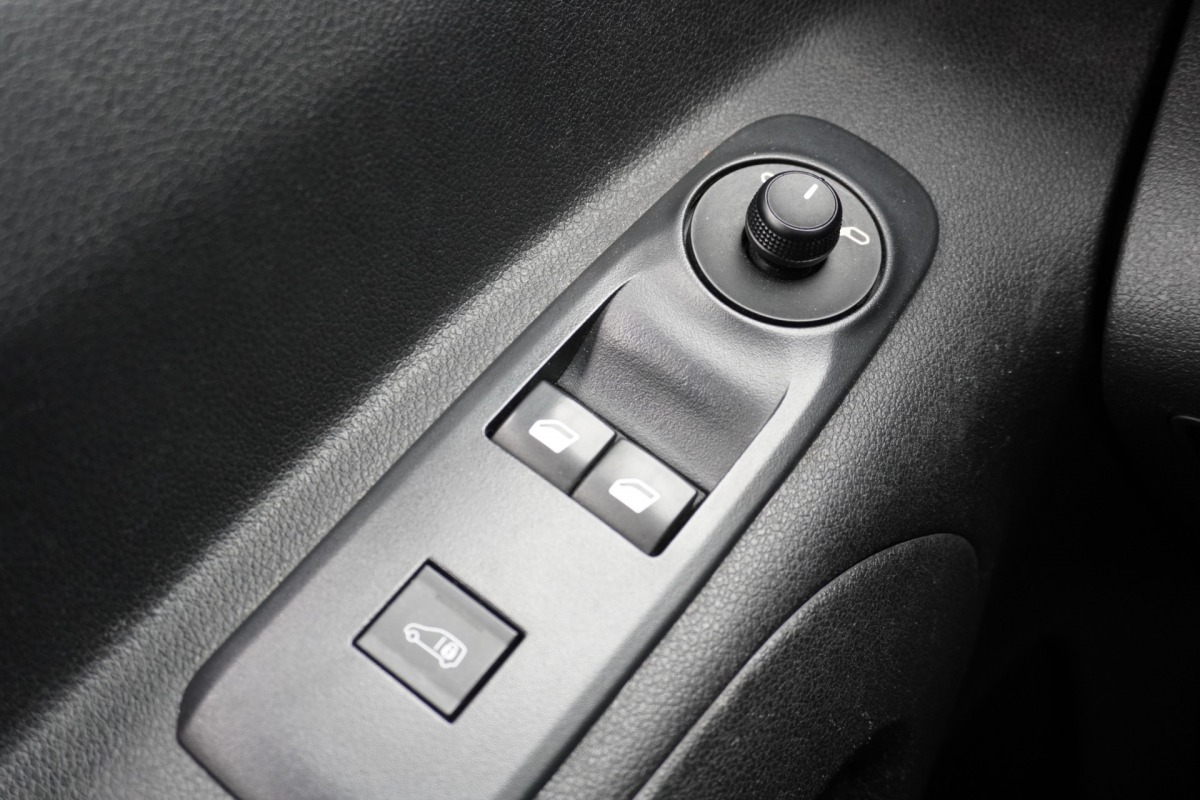 Peugeot Partner 1.2 PureTech 110Pk Benzine - Airco - Navi - Cruise - € 12.499,- Excl. Peugeot Partner 1.2 PureTech 110Pk Benzine - Airco - Navi - Cruise - € 12.499,- Excl.