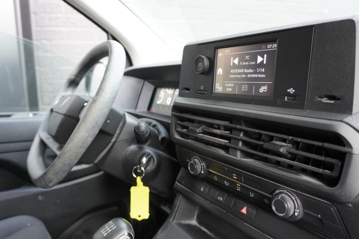 Peugeot Expert 1.5 BlueHDi 120PK L2 EURO 6 - Airco - PDC - Cruise - € 21.950,- Excl. Peugeot Expert 1.5 BlueHDi 120PK L2 EURO 6 - Airco - PDC - Cruise - € 21.950,- Excl.