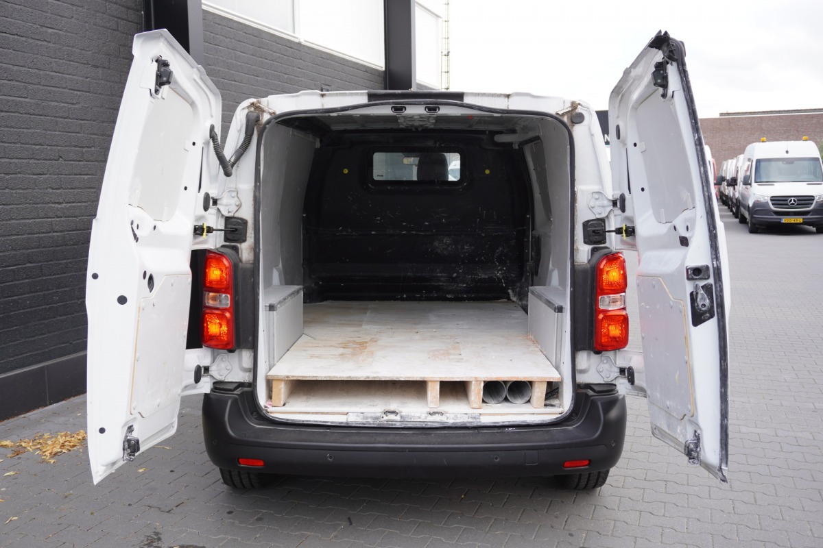 Peugeot Expert 1.5 BlueHDi 120PK L2 EURO 6 - Airco - PDC - Cruise - € 21.950,- Excl. Peugeot Expert 1.5 BlueHDi 120PK L2 EURO 6 - Airco - PDC - Cruise - € 21.950,- Excl.