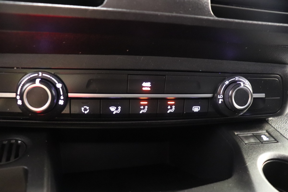 Peugeot Partner 1.6 BlueHDI EURO 6 - Airco - Cruise - PDC - €7.499,- Excl. BTW Peugeot Partner 1.6 BlueHDI EURO 6 - Airco - Cruise - PDC - €7.499,- Excl. BTW