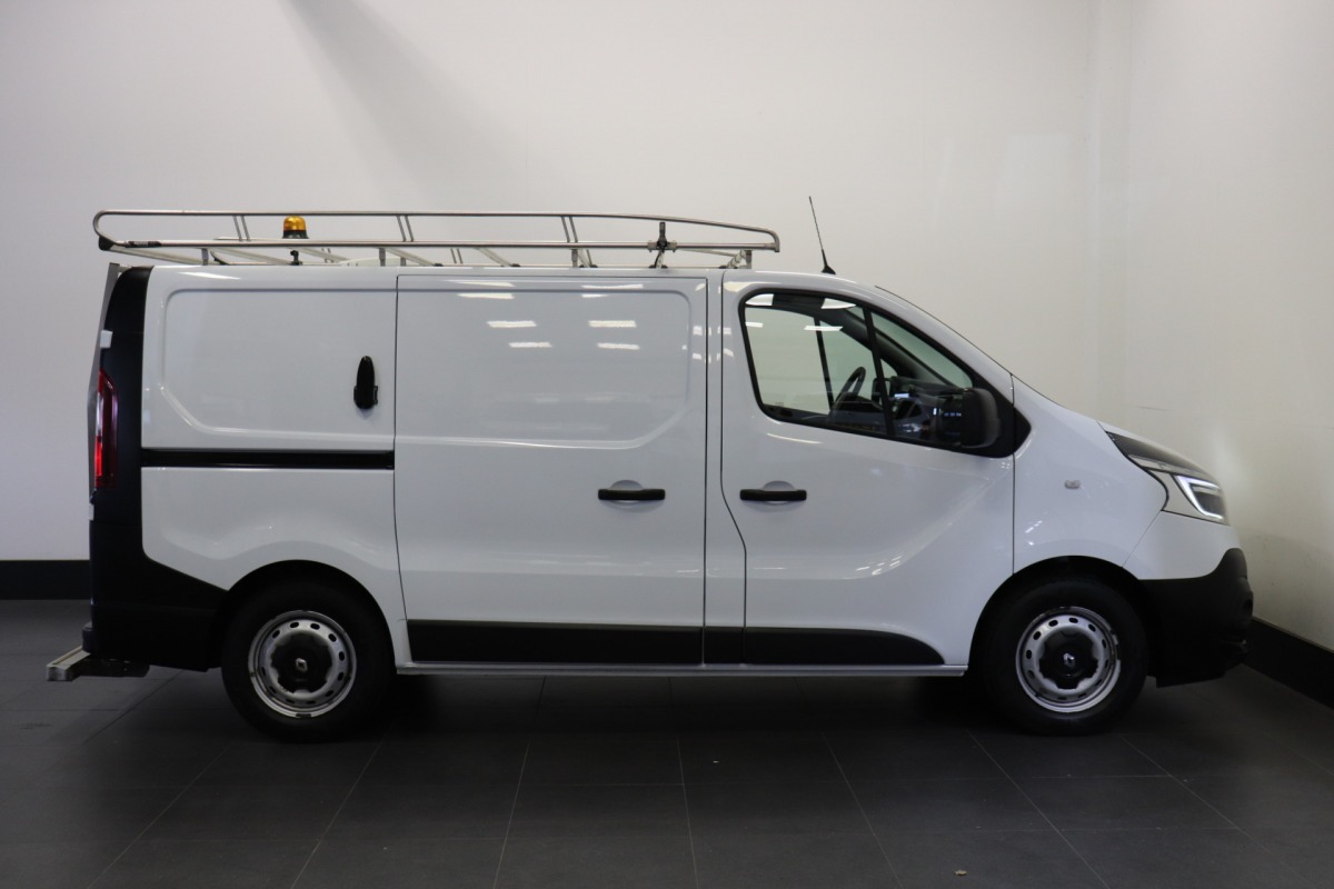 Renault Trafic 1.6 dCi EURO 6 - Airco - Cruise - PDC - Trekhaak - € 9.950,- Excl. Renault Trafic 1.6 dCi EURO 6 - Airco - Cruise - PDC - Trekhaak - € 9.950,- Excl.