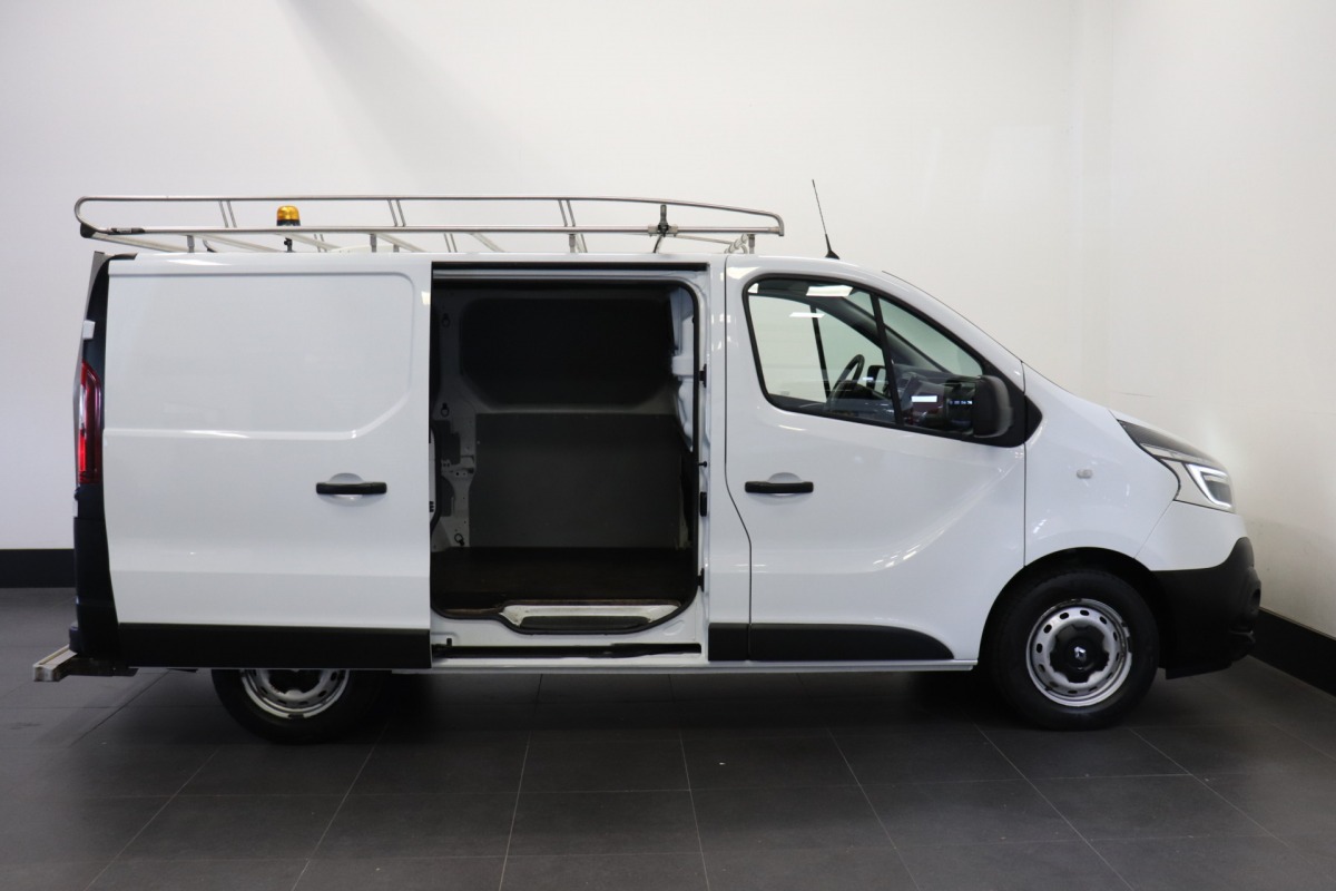 Renault Trafic 1.6 dCi EURO 6 - Airco - Cruise - PDC - Trekhaak - € 9.950,- Excl. Renault Trafic 1.6 dCi EURO 6 - Airco - Cruise - PDC - Trekhaak - € 9.950,- Excl.