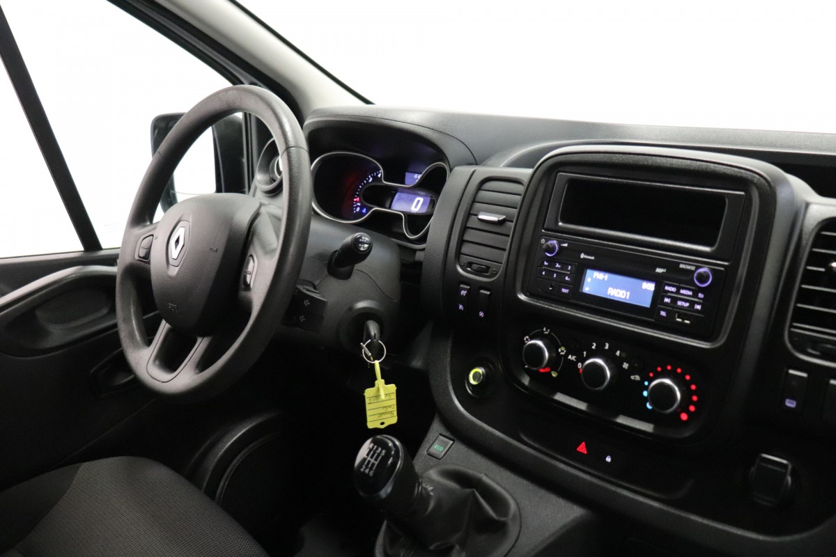 Renault Trafic 1.6 dCi EURO 6 - Airco - Cruise - PDC - Trekhaak - € 9.950,- Excl. Renault Trafic 1.6 dCi EURO 6 - Airco - Cruise - PDC - Trekhaak - € 9.950,- Excl.