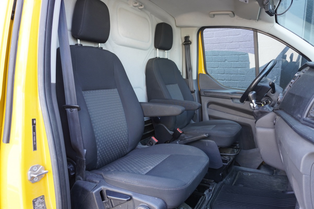 Ford Transit Custom 2.0 TDCI 130PK L2 EURO 6 - Airco - Cruise - PDC - Trekhaak - € 11.950,- Excl. Ford Transit Custom 2.0 TDCI 130PK L2 EURO 6 - Airco - Cruise - PDC - Trekhaak - € 11.950,- Excl.
