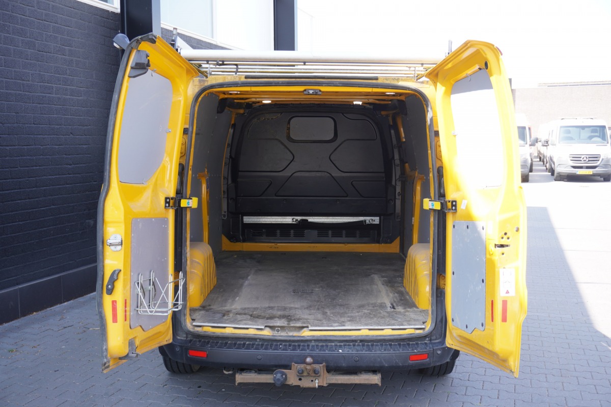 Ford Transit Custom 2.0 TDCI 130PK L2 EURO 6 - Airco - Cruise - PDC - Trekhaak - € 11.950,- Excl. Ford Transit Custom 2.0 TDCI 130PK L2 EURO 6 - Airco - Cruise - PDC - Trekhaak - € 11.950,- Excl.