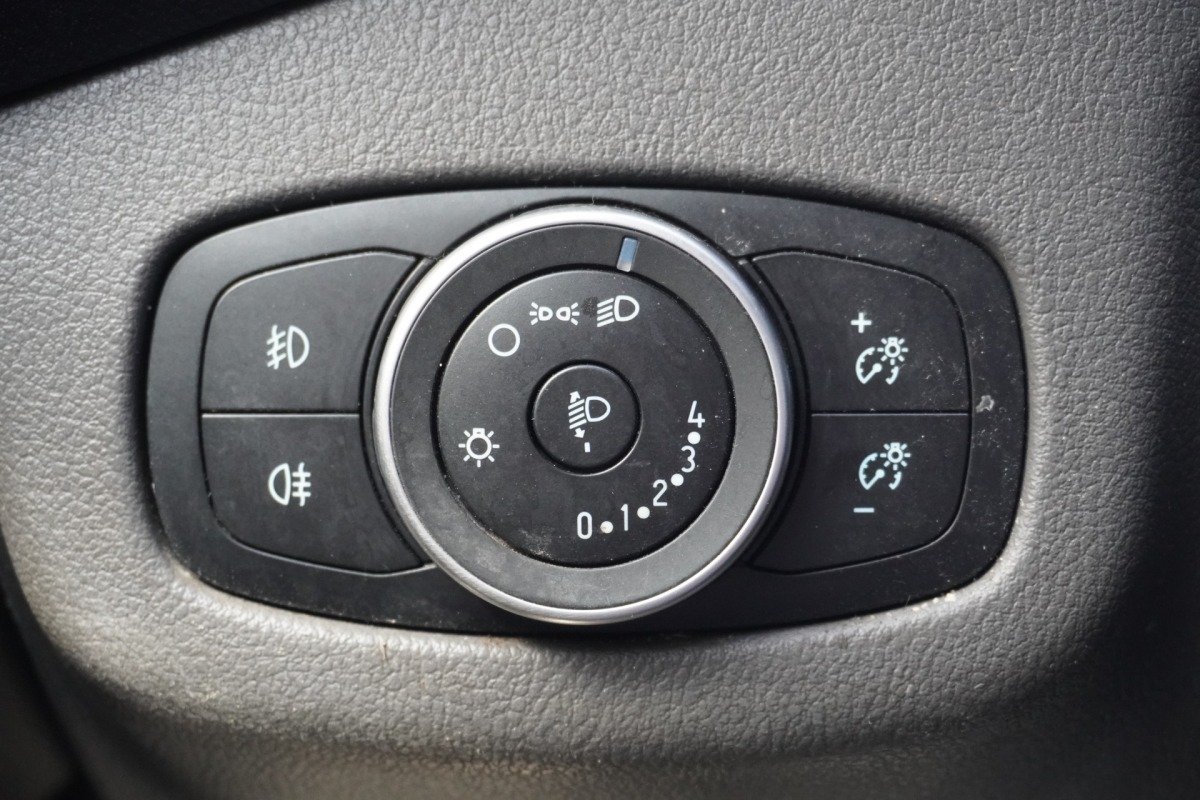 Ford Transit Connect 1.5 EcoBlue EURO 6 - Airco -PDC - Trekhaak - € 10.950,- Excl. Ford Transit Connect 1.5 EcoBlue EURO 6 - Airco -PDC - Trekhaak - € 10.950,- Excl.
