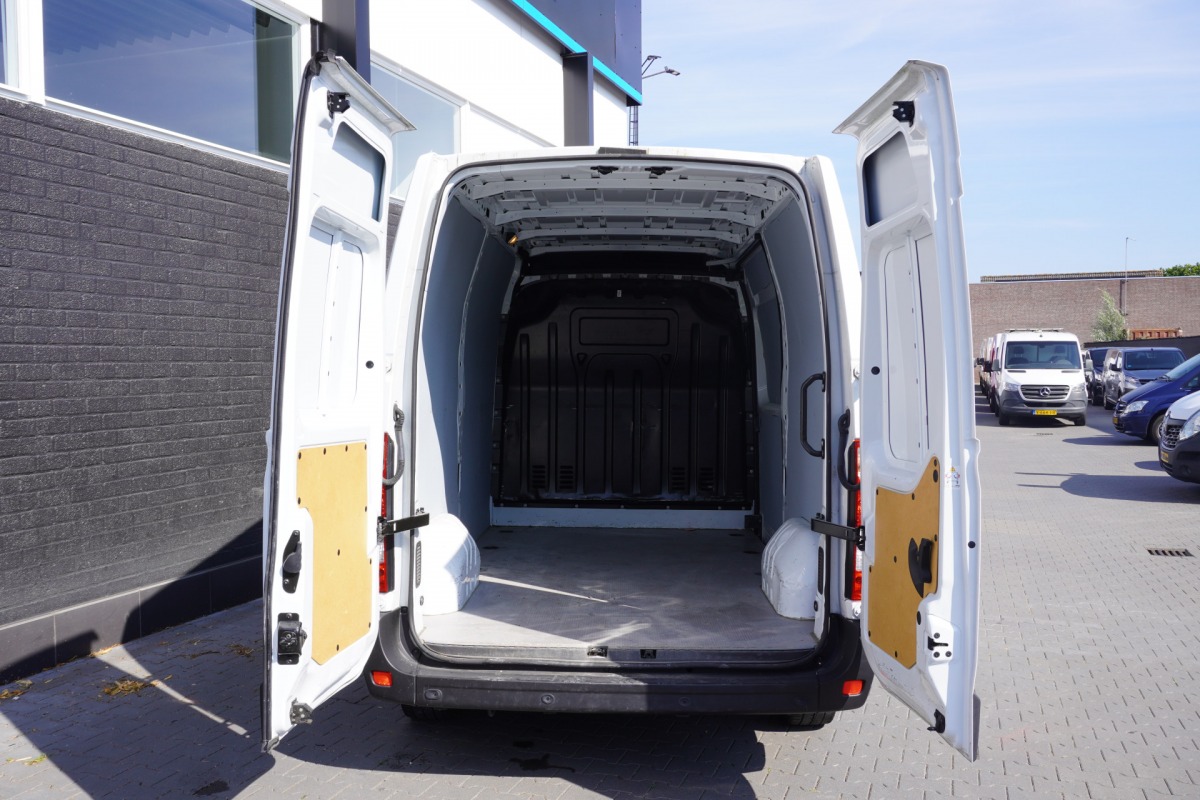 Opel Movano 2.3 Turbo 135PK L2H2 EURO 6 - Airco - Cruise - Camera - €13.950,- Excl. Opel Movano 2.3 Turbo 135PK L2H2 EURO 6 - Airco - Cruise - Camera - €13.950,- Excl.