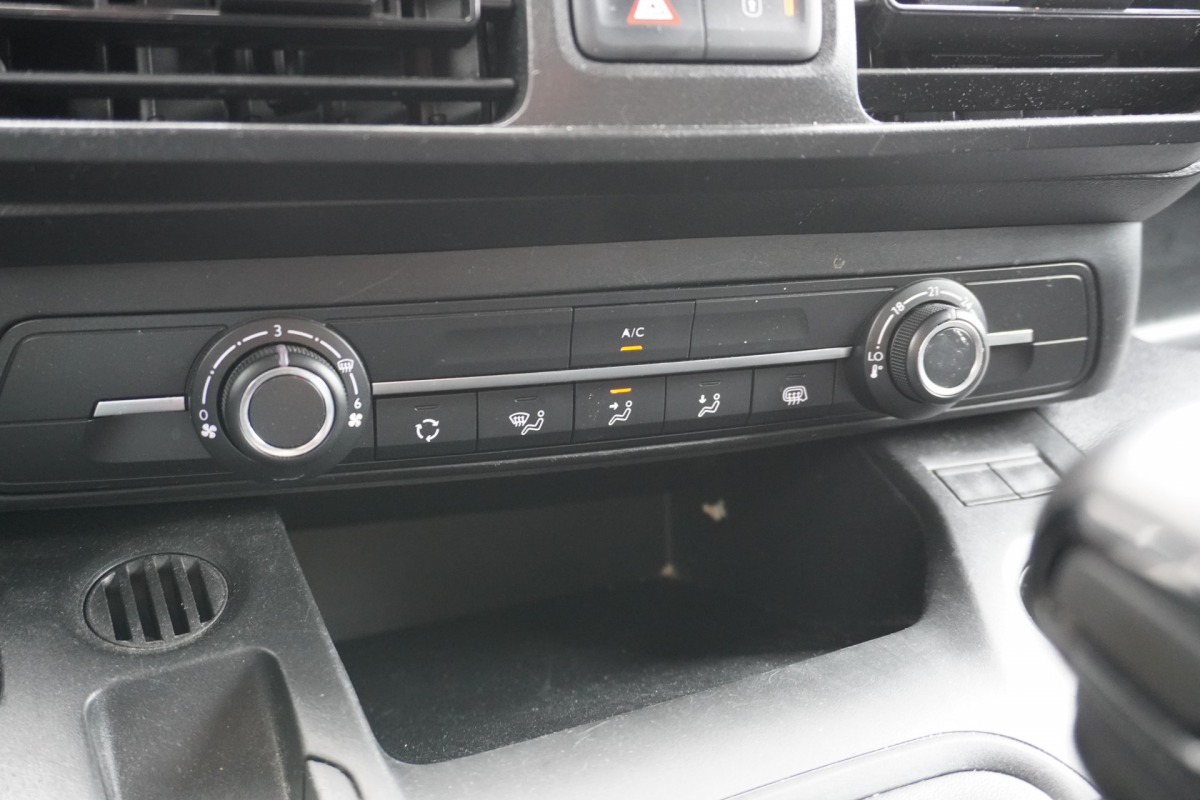 Peugeot Partner 1.2 PT Benzine! EURO 6 - Airco - Navi - Cruise - €12.900,- Excl. Peugeot Partner 1.2 PT Benzine! EURO 6 - Airco - Navi - Cruise - €12.900,- Excl.