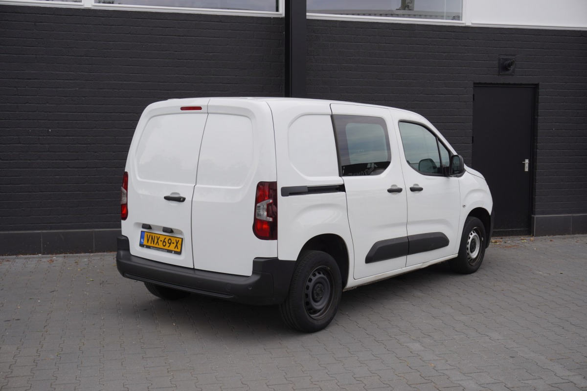Peugeot Partner 1.2 PT Benzine! EURO 6 - Airco - Navi - Cruise - €12.900,- Excl. Peugeot Partner 1.2 PT Benzine! EURO 6 - Airco - Navi - Cruise - €12.900,- Excl.