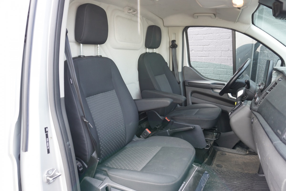 Ford Transit Custom 2.0 TDCI 130PK Automaat EURO 6 - Airco - Cruise - Camera - € 13.950,- Excl. Ford Transit Custom 2.0 TDCI 130PK Automaat EURO 6 - Airco - Cruise - Camera - € 13.950,- Excl.