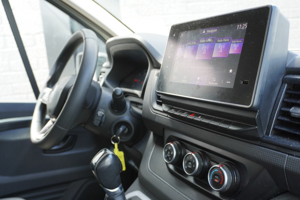 Renault Trafic 2.0 dCi 150PK - EURO 6 - Airco - Navi - Cruise - €16.900,- Excl. Renault Trafic 2.0 dCi 150PK - EURO 6 - Airco - Navi - Cruise - €16.900,- Excl.