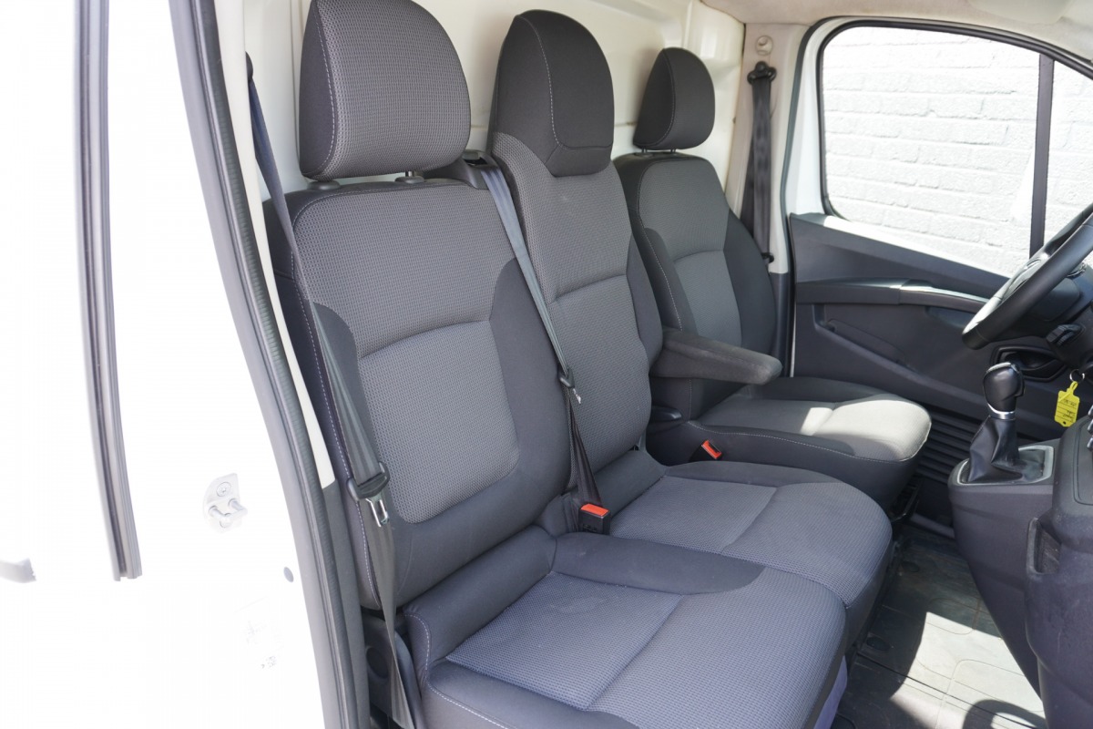 Renault Trafic 2.0 dCi 150PK - EURO 6 - Airco - Navi - Cruise - €16.900,- Excl. Renault Trafic 2.0 dCi 150PK - EURO 6 - Airco - Navi - Cruise - €16.900,- Excl.