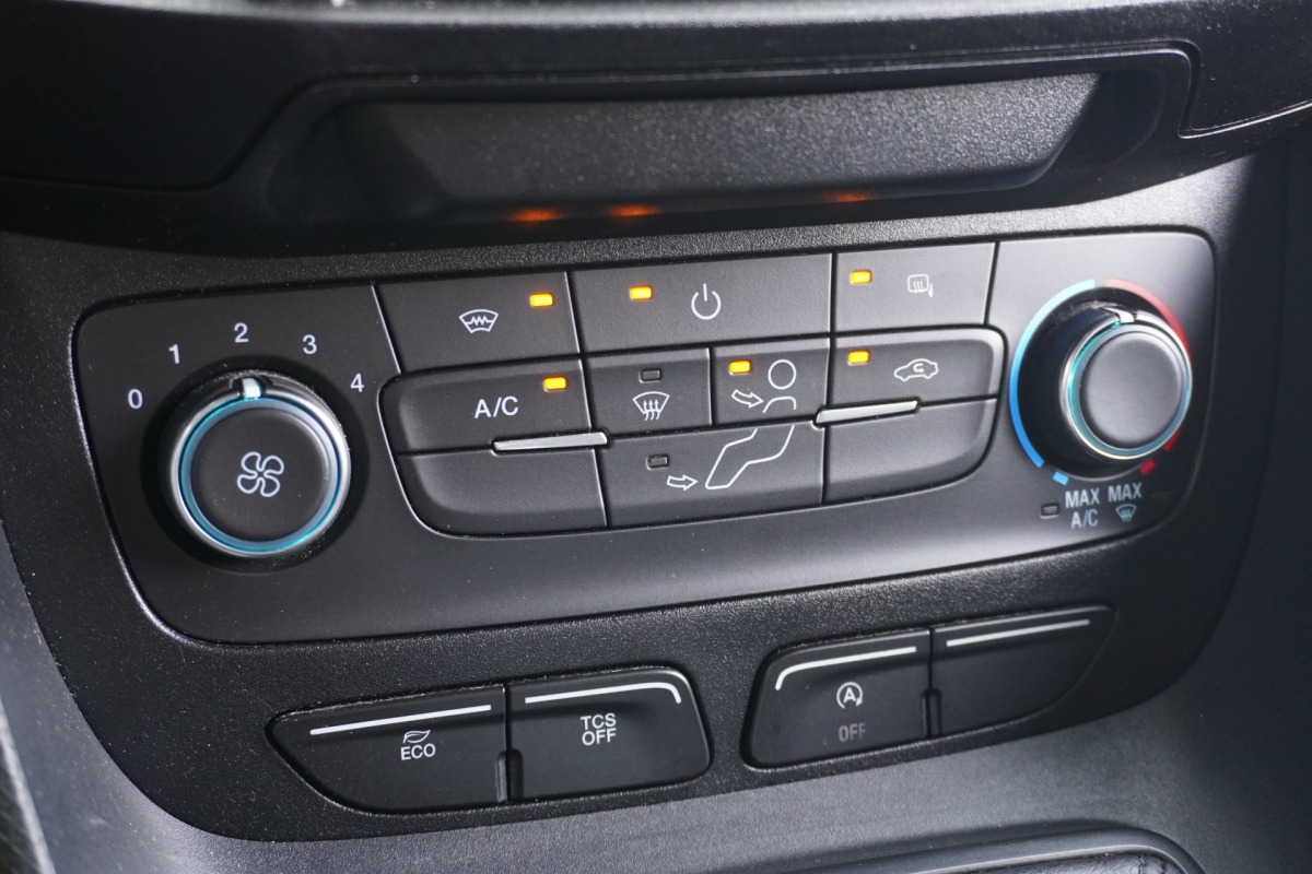 Ford Transit Connect 1.5 EcoBlue EURO 6 - Airco - Trekhaak - € 12.900,- Excl. Ford Transit Connect 1.5 EcoBlue EURO 6 - Airco - Trekhaak - € 12.900,- Excl.