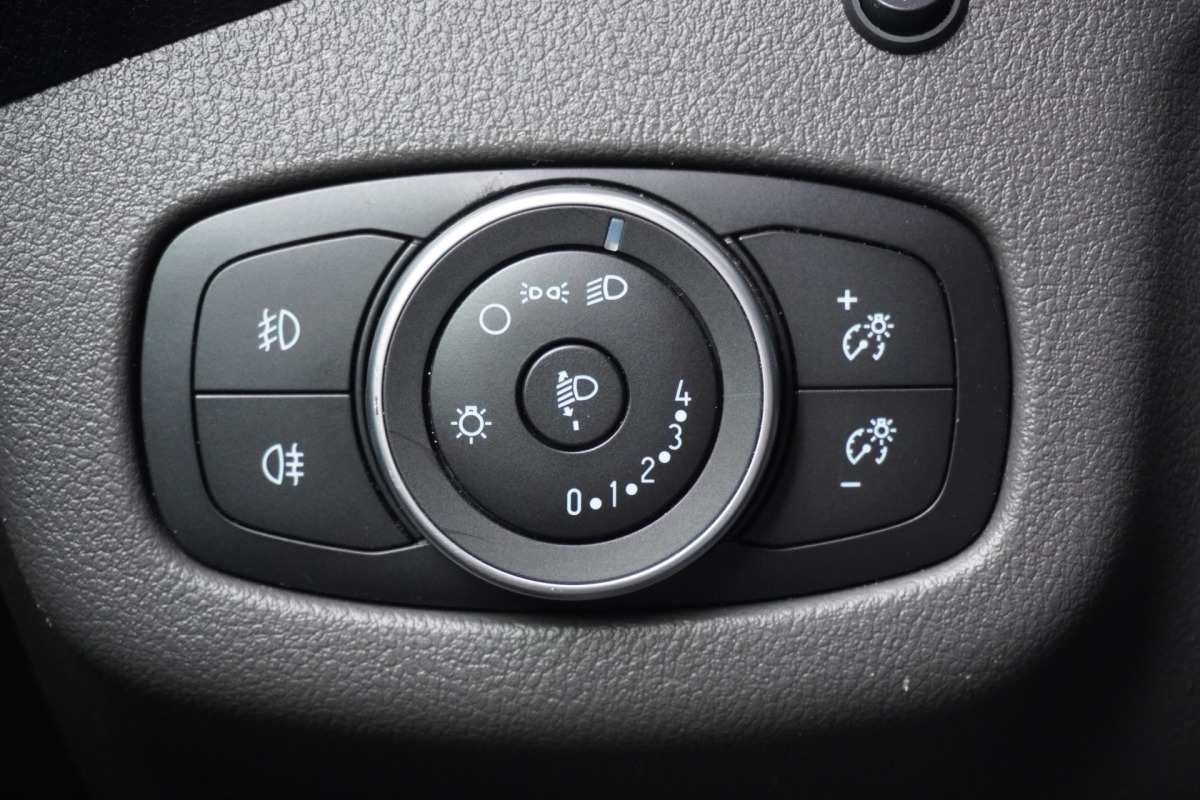 Ford Transit Connect 1.5 EcoBlue EURO 6 - Airco - Trekhaak - € 12.900,- Excl. Ford Transit Connect 1.5 EcoBlue EURO 6 - Airco - Trekhaak - € 12.900,- Excl.