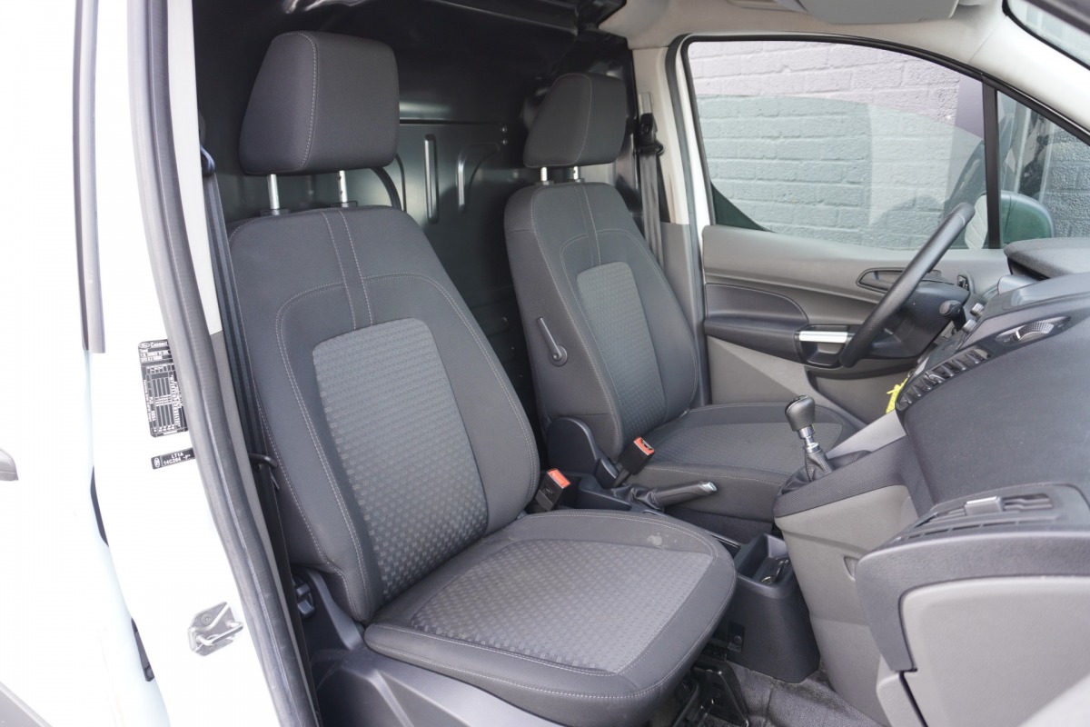 Ford Transit Connect 1.5 EcoBlue EURO 6 - Airco - Trekhaak - € 12.900,- Excl. Ford Transit Connect 1.5 EcoBlue EURO 6 - Airco - Trekhaak - € 12.900,- Excl.