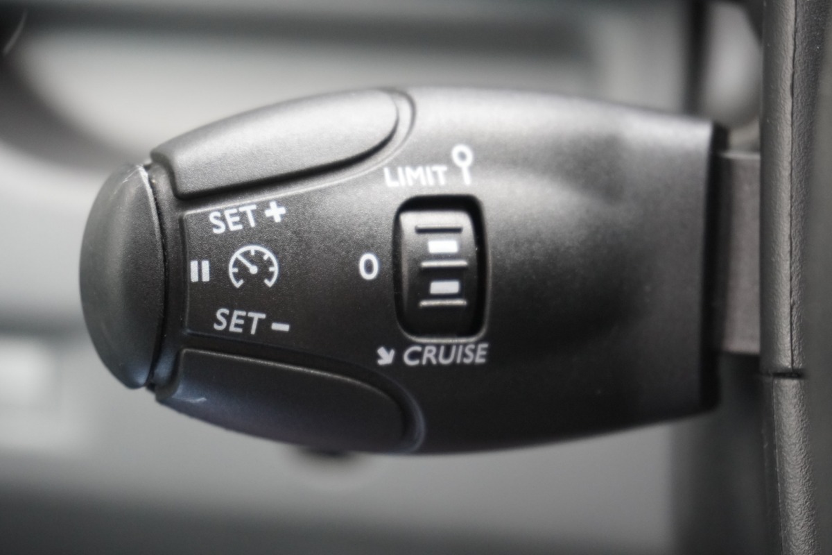 Peugeot Expert 2.0 BlueHDI 120PK Dubbel cabine EURO 6 - Airco -Navi - Cruise - €14.950,- Excl. Peugeot Expert 2.0 BlueHDI 120PK Dubbel cabine EURO 6 - Airco -Navi - Cruise - €14.950,- Excl.